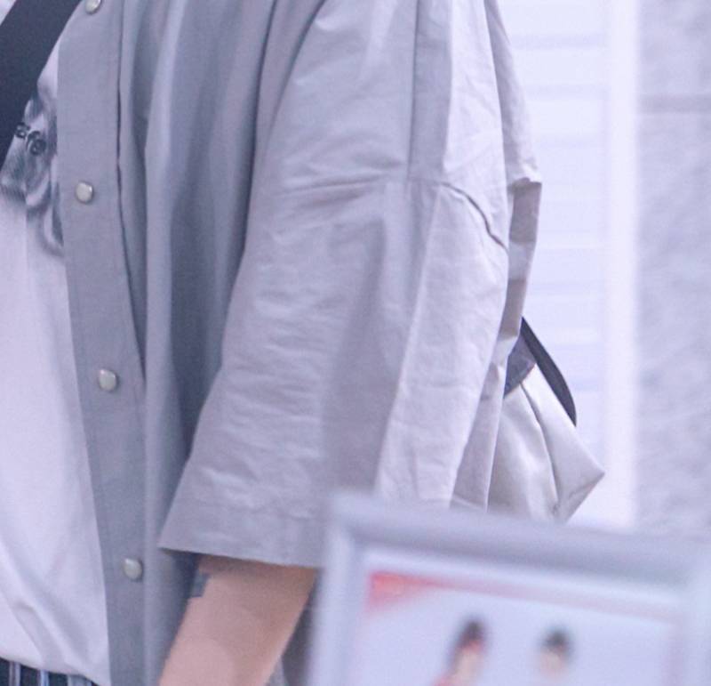 프라이탁 하와이파이브오 이거 무슨 색깔 같아? | 인스티즈