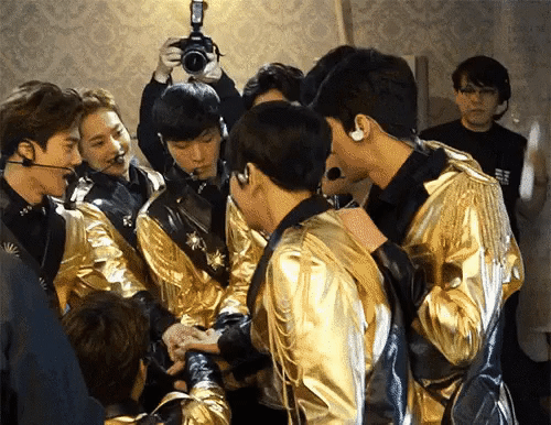 백현 등 볼 사람 | 인스티즈