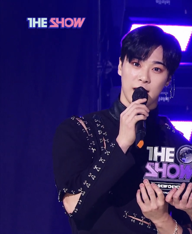 문빈 1위 소감 말할때 이 눈빛 진짜 못 잊겠어 | 인스티즈