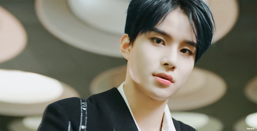 엔시티 정우 2018이랑 2020 합친 움짤 너무 좋다... | 인스티즈