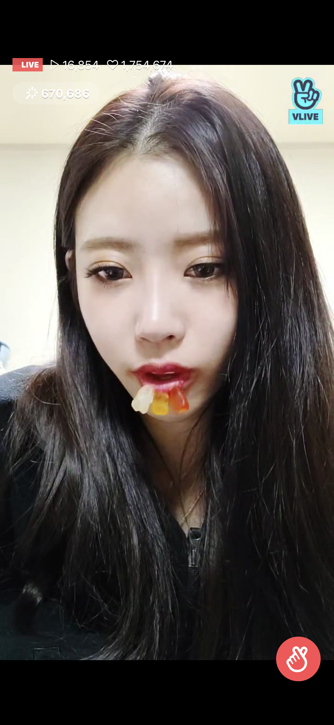 아니 이미주 하리보 먹는거 나랑 똑같아; 사람사는것 똑같닼ㅋㅋㅋ | 인스티즈