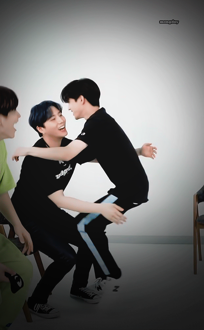 대형견이 자기 몸집 생각 안 하고 안기는 것 같은데 그렇다기엔 너무 가뿐함ㅋㅋㅋㅋㅋㅋㅋㅋㅋ | 인스티즈