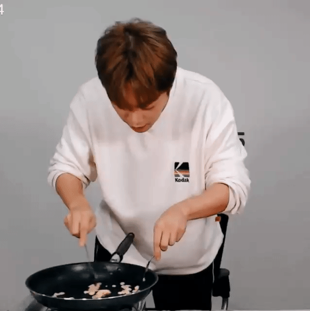 윤두준 팬케이크 볶는거 개웃기다 ㅋㅋㅋㅋㅋㅋ | 인스티즈