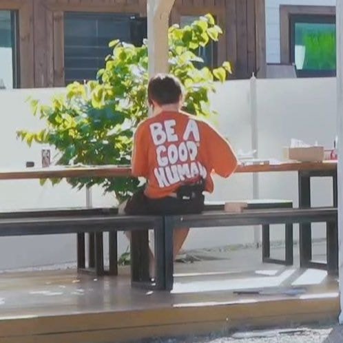 방탄 지민 옷 문구 | 인스티즈