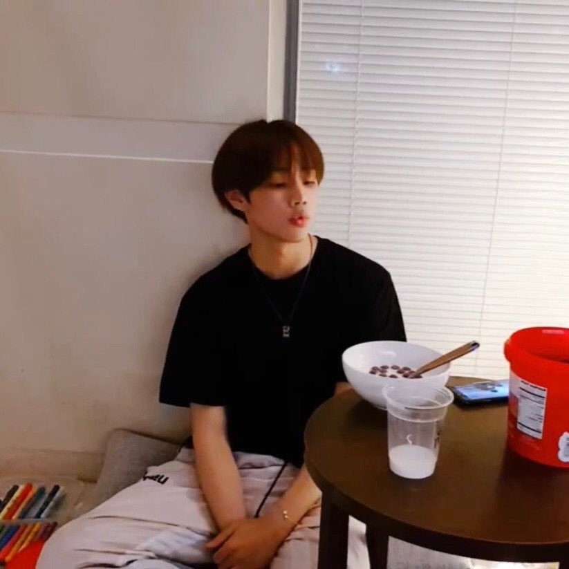 나 이런 얼굴? 스타일? 좋아하는 듯 | 인스티즈