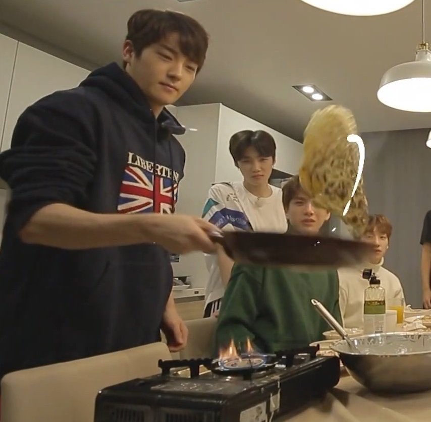 더보이즈 이 짤의 모든 모먼트가 다 웃김 | 인스티즈