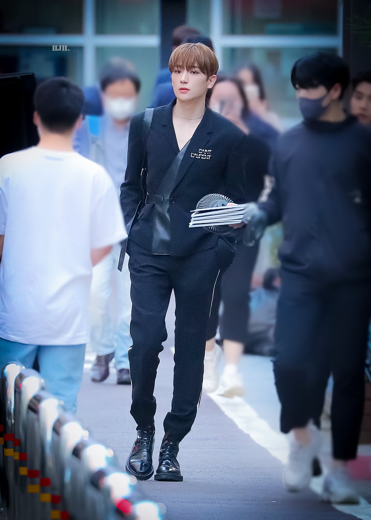 확신의 비주얼 피지컬에 리드보컬, 댄스라인까지 하는 사기캐 | 인스티즈