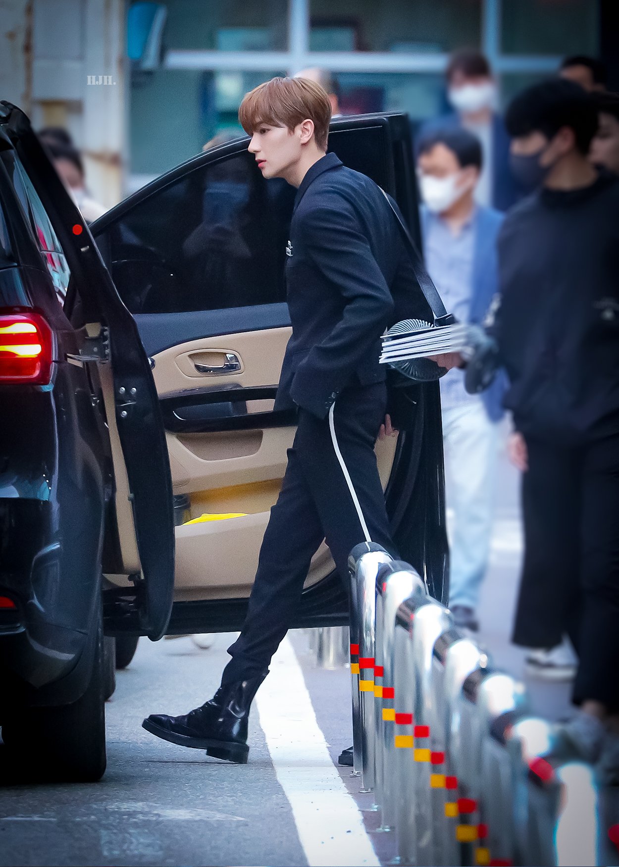 확신의 비주얼 피지컬에 리드보컬, 댄스라인까지 하는 사기캐 | 인스티즈