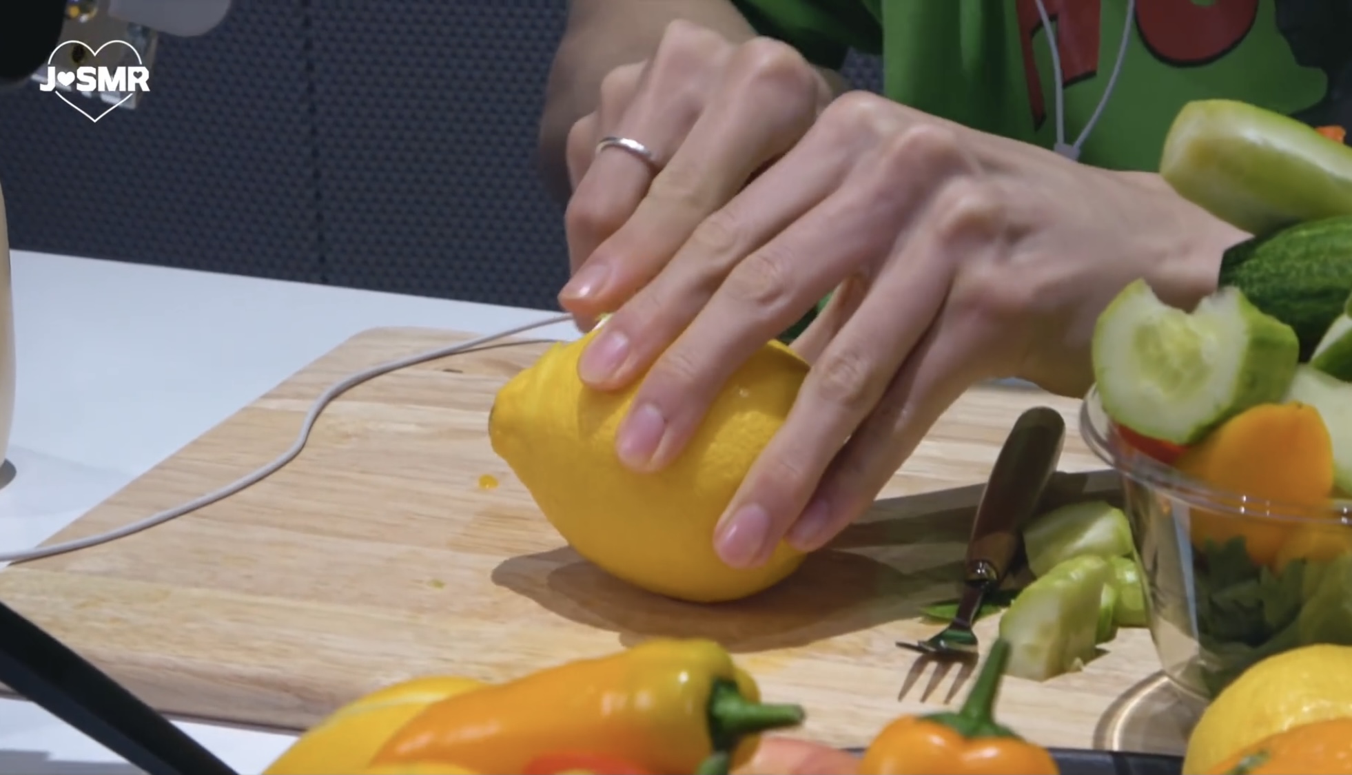 ASMR 보는데 손 진짜 예쁘다 손밖에 안 보여 | 인스티즈