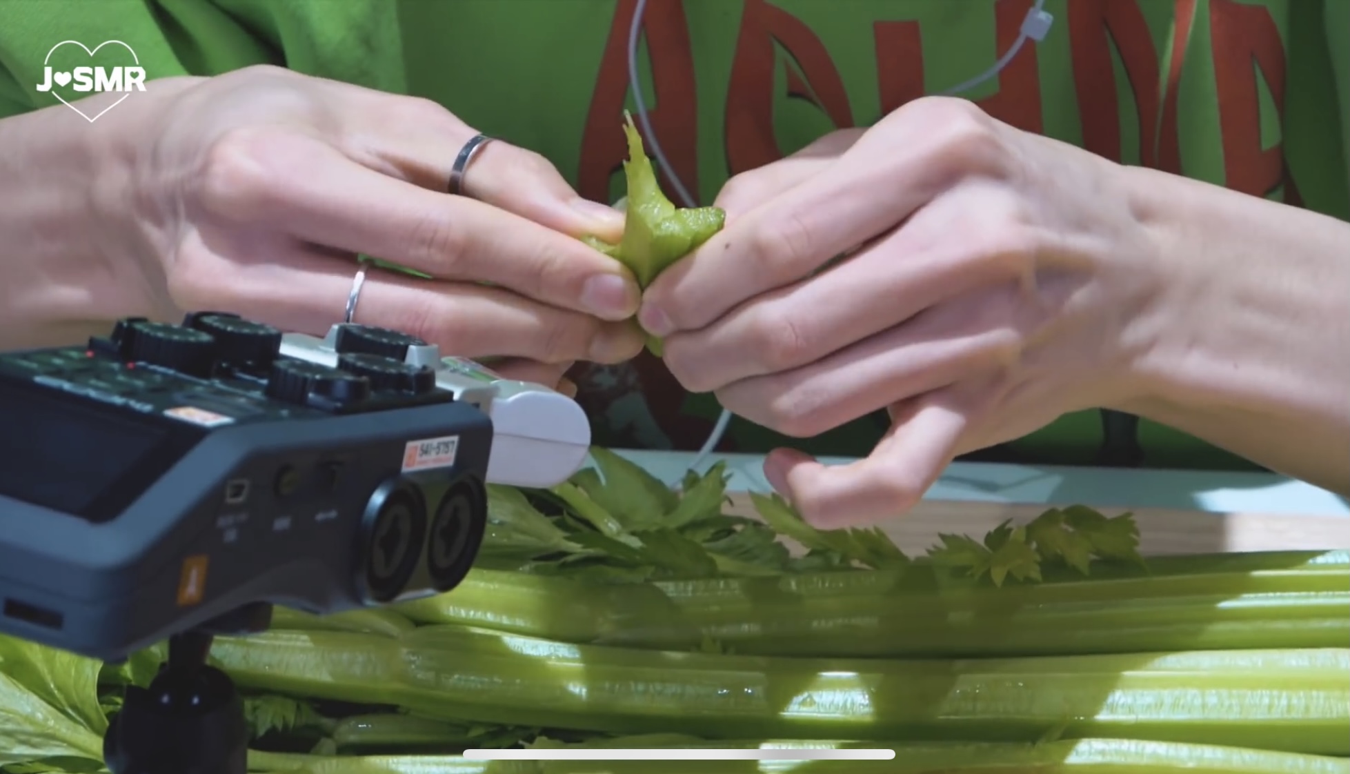 ASMR 보는데 손 진짜 예쁘다 손밖에 안 보여 | 인스티즈