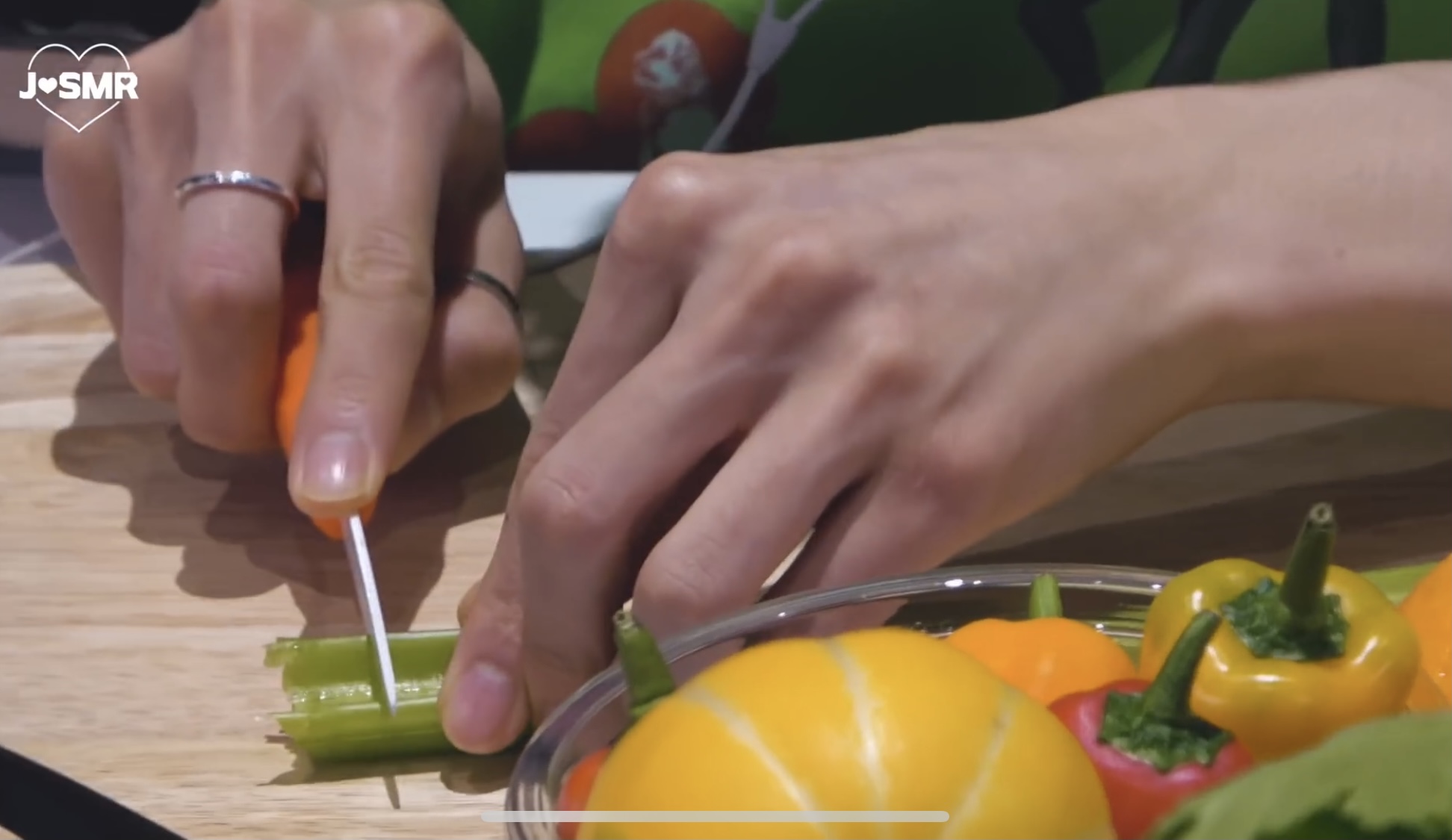 ASMR 보는데 손 진짜 예쁘다 손밖에 안 보여 | 인스티즈