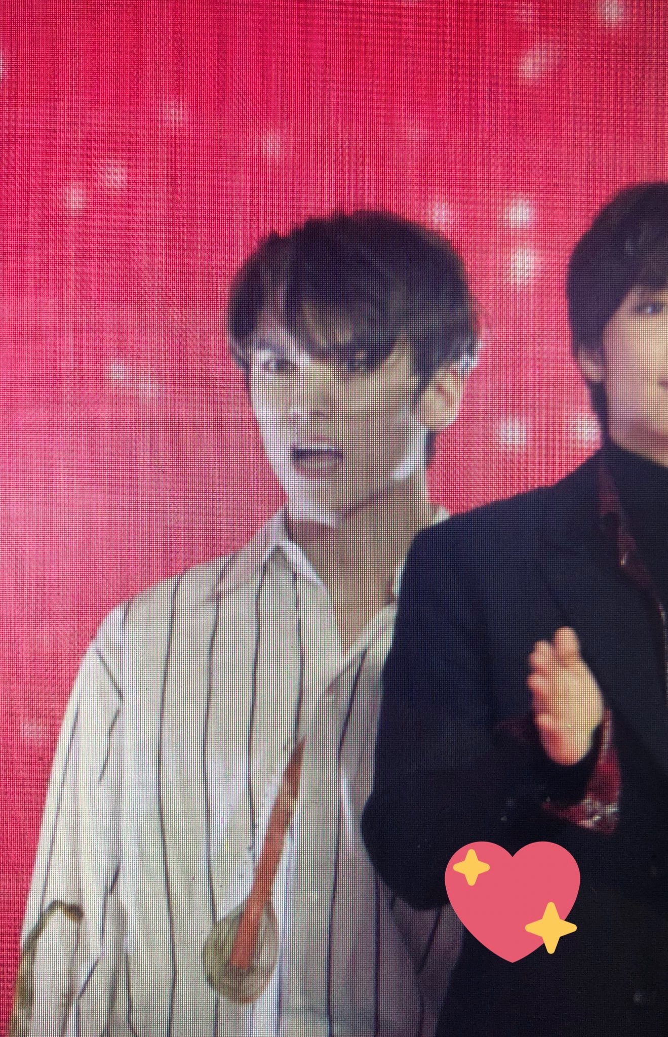 둘이 플레디스내에서 손꼽히는 어색한 사이라는데 무슨이야기중일까 | 인스티즈