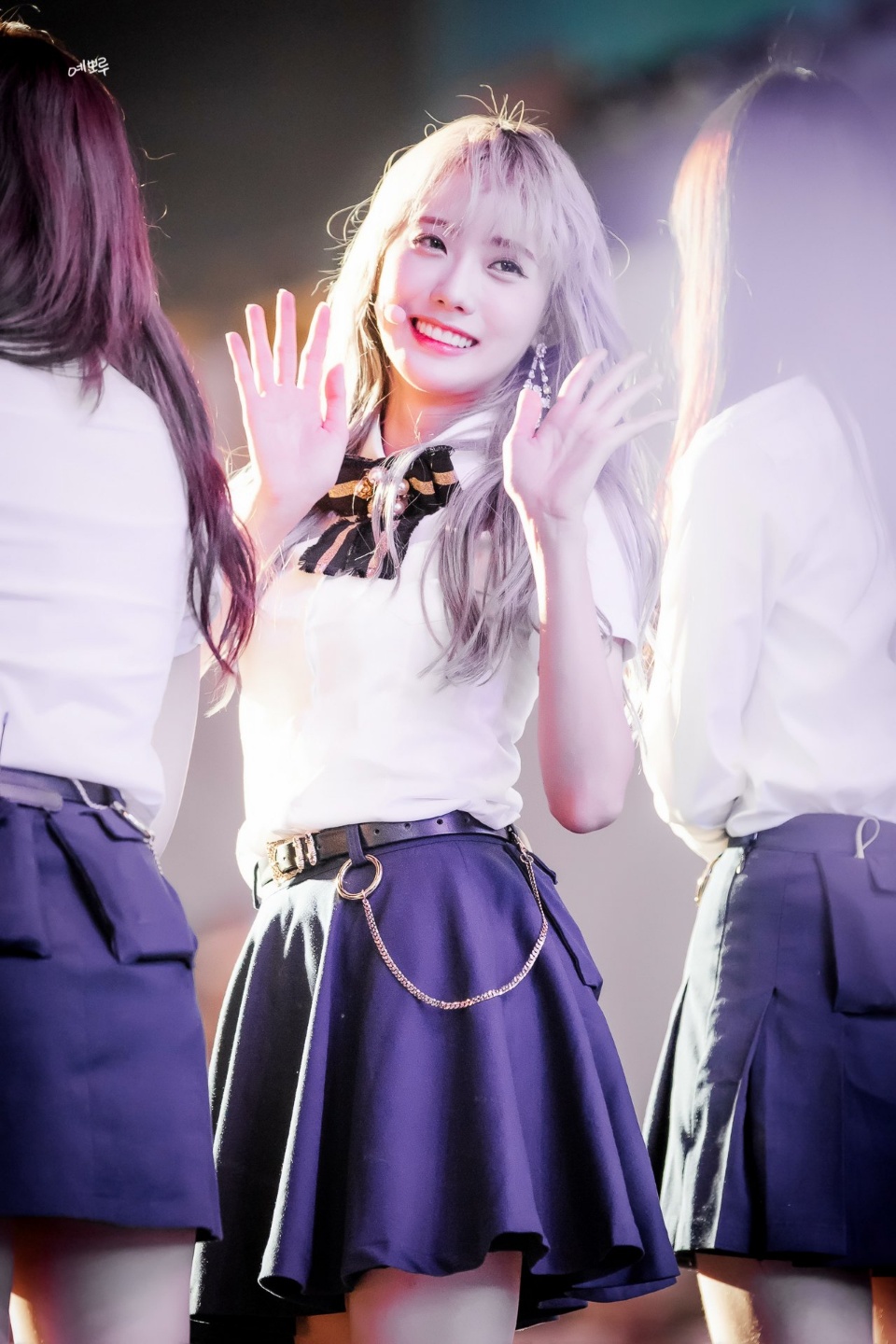 오늘도 우주소녀 손인사로 시작하는 즐거운..하루.......꧁⍤⃝꧂ | 인스티즈