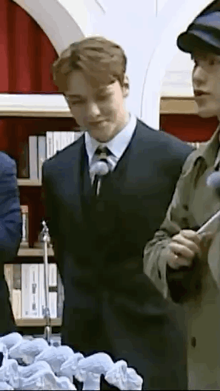 버논 웃다가 다시 정색하는 거 봐 | 인스티즈