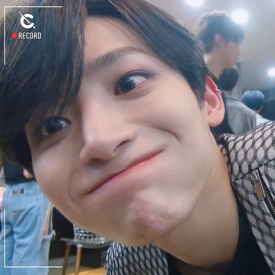 둘이 완전 똑같이 생겼다 | 인스티즈