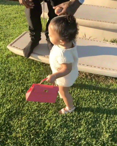 wow 태어난지 2년만에 든 백이 1천만원짜리.... | 인스티즈