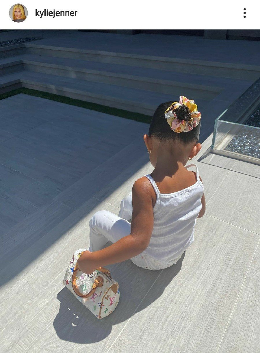 wow 태어난지 2년만에 든 백이 1천만원짜리.... | 인스티즈