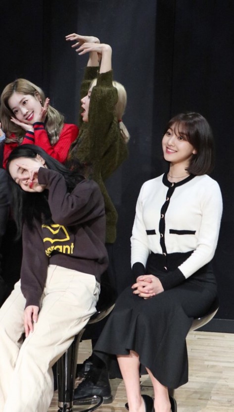 가을을 맞이해 영혼까지 긁어 모아본 나연 사복 ((스압주의)) | 인스티즈