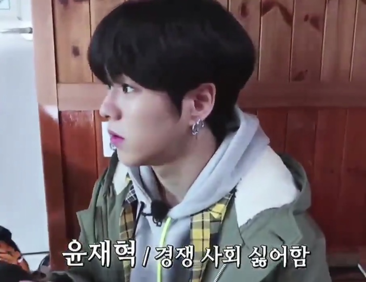 세상이 너무 경쟁사회라고 각박하다고 투덜투덜인데 멤버가 안으면서 달래주는거 개귀여워😭😭 | 인스티즈