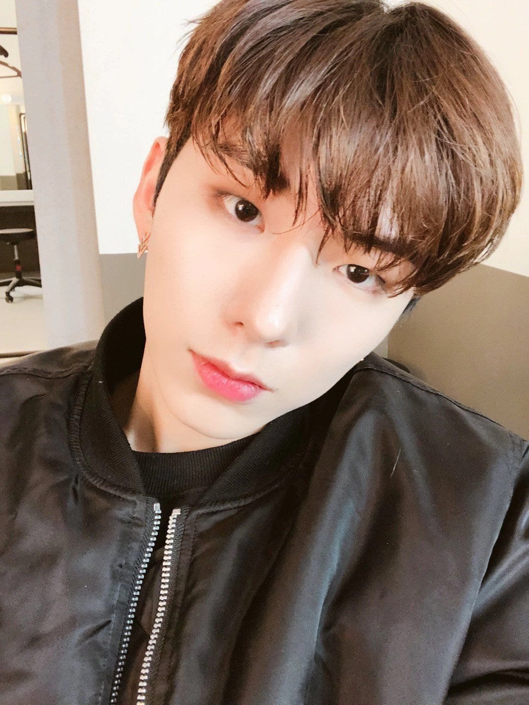 익들아 친구 카톡 프산데ㅠㅠ 이 연예인 누구야? | 인스티즈