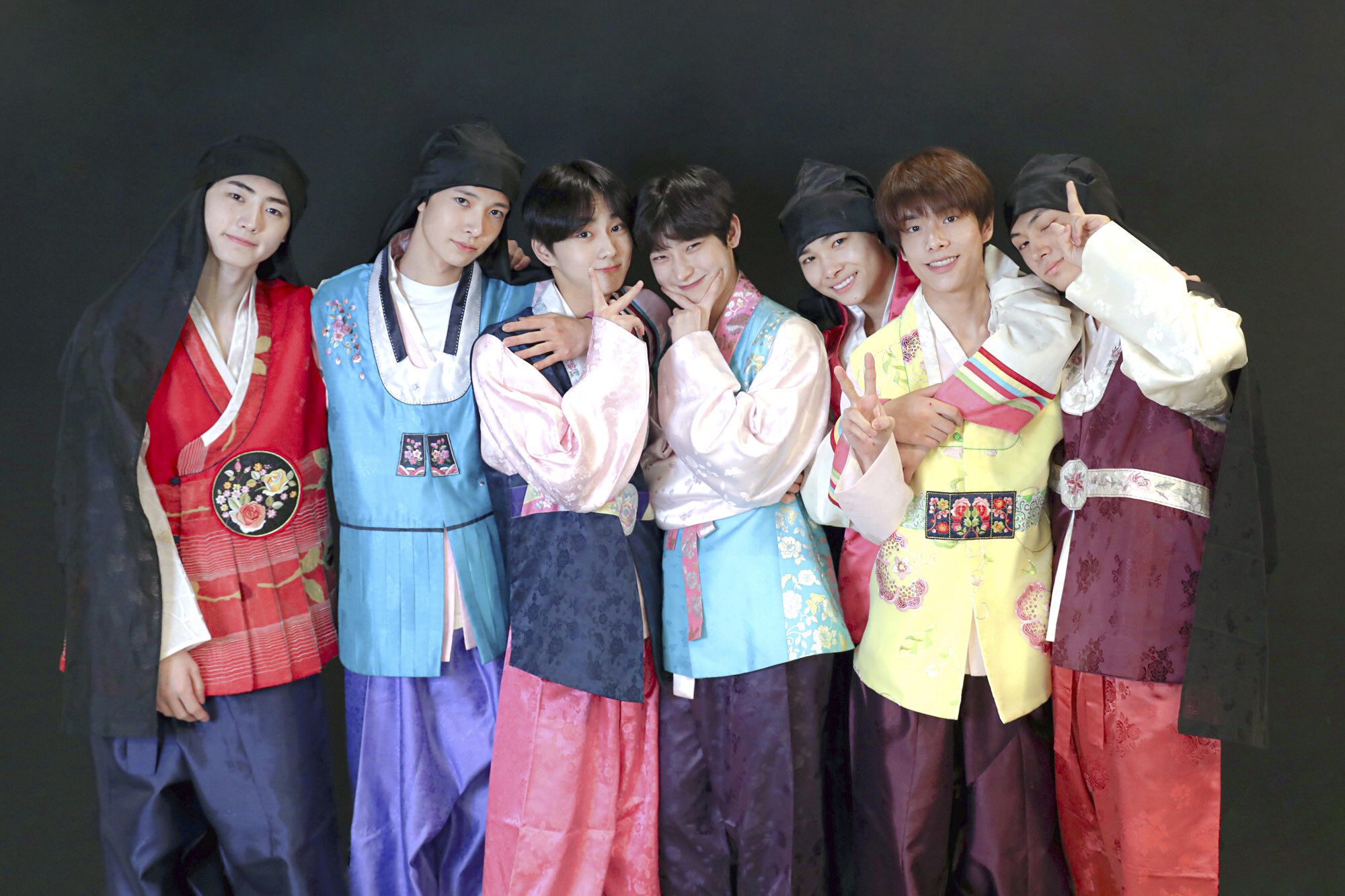 헐 엔하이픈 한복 입었다 ❗️❗️❗️❗️ | 인스티즈