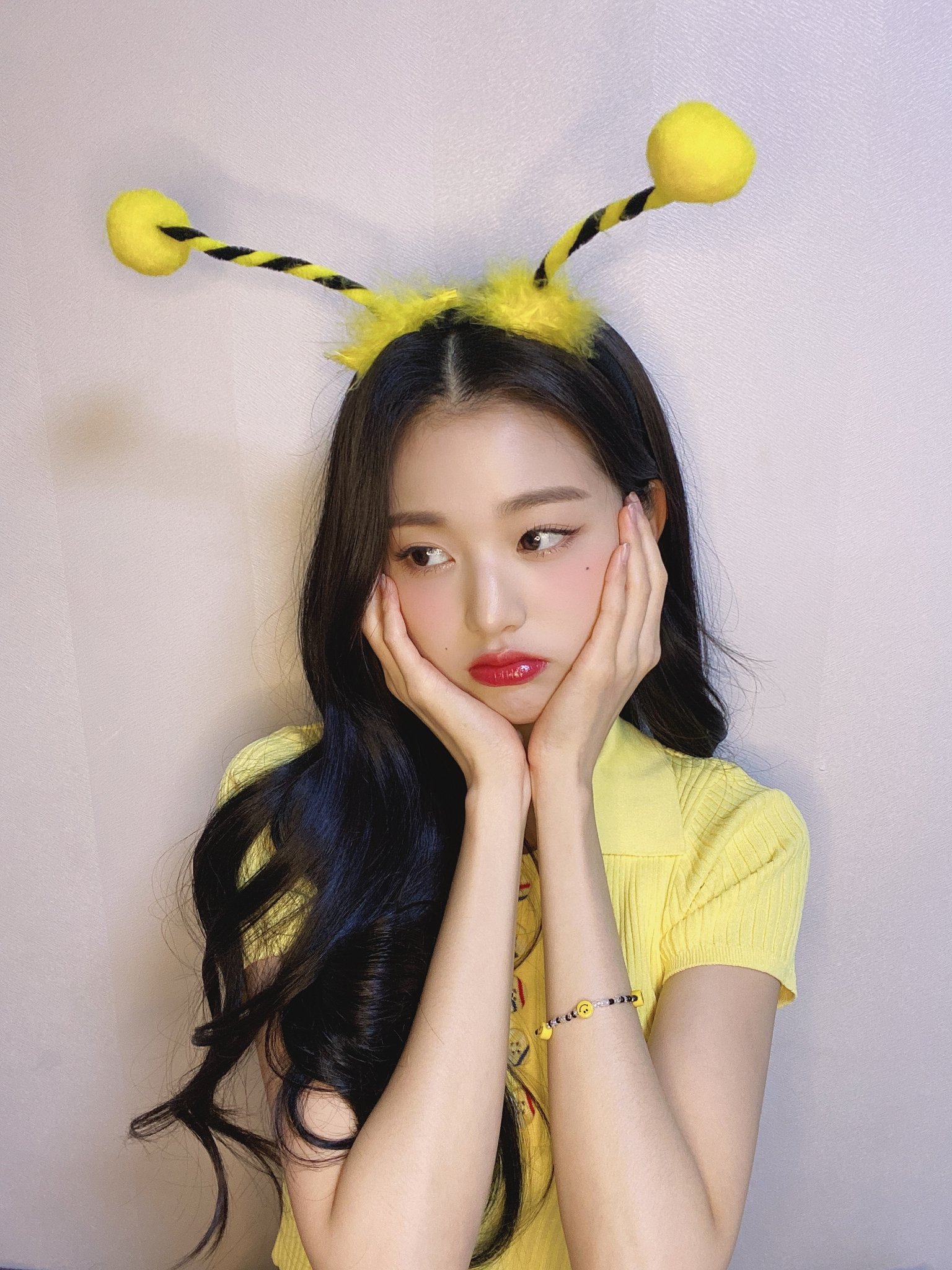 왜...왜...아무도 나에게 원영이 꿀벌셀카 올라온걸 말 안해줬어.... | 인스티즈