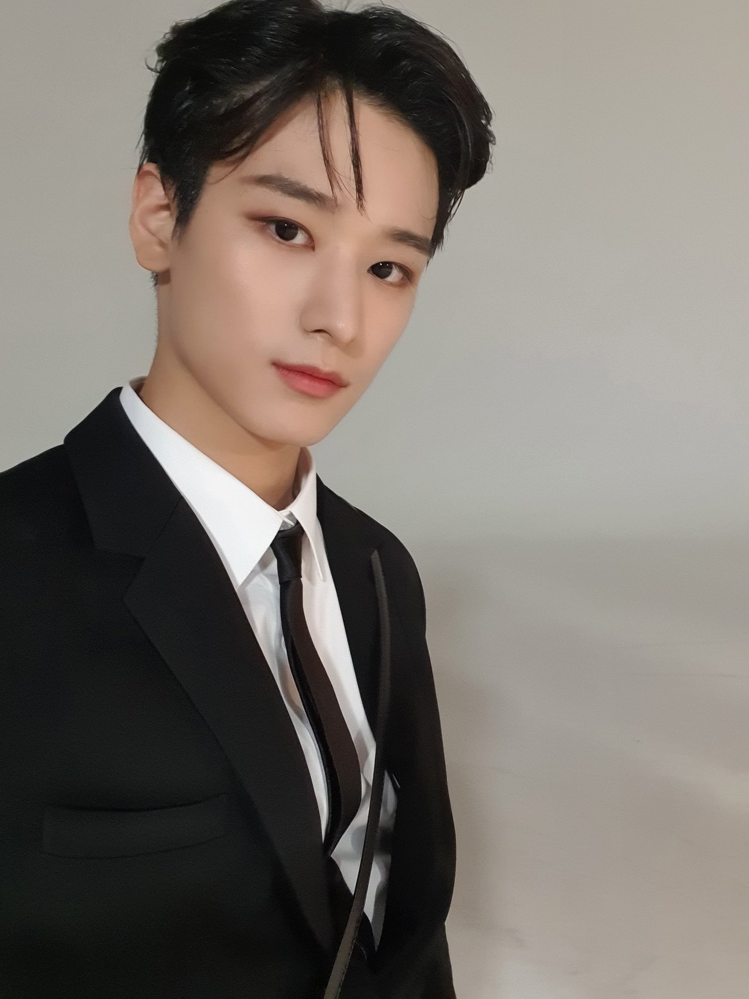 처음에 신인배우인줄 알았던 내 최애.. 얼굴에 춤이 안보이는데 메댄이야 ㅋㅋㅋ | 인스티즈