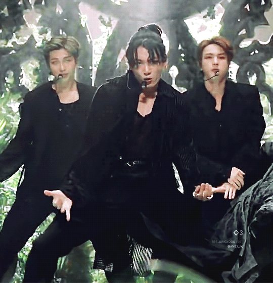 방탄 정국 이게 하루안에 뜬 떡밥 온도차 뭐냐고 | 인스티즈