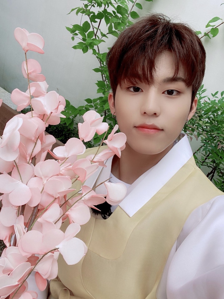 트레저 애기들 한복셀카 귀여워🥰 | 인스티즈