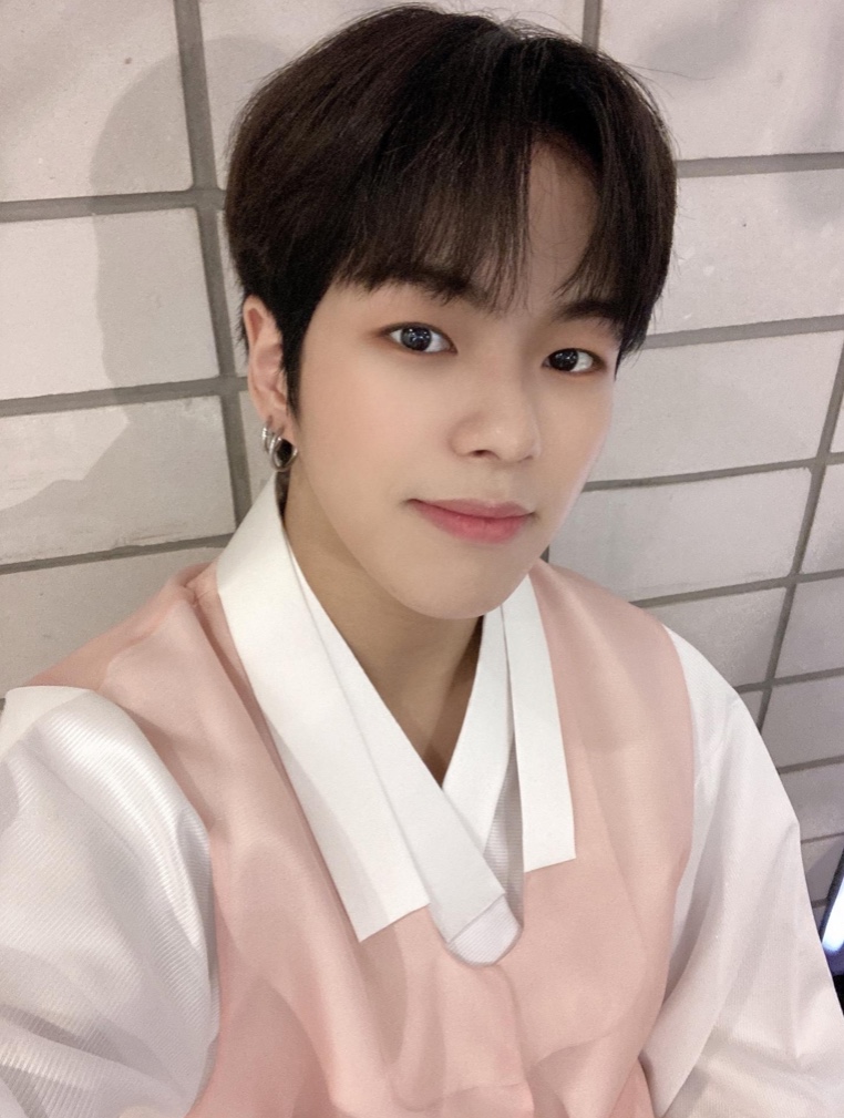 트레저 애기들 한복셀카 귀여워🥰 | 인스티즈