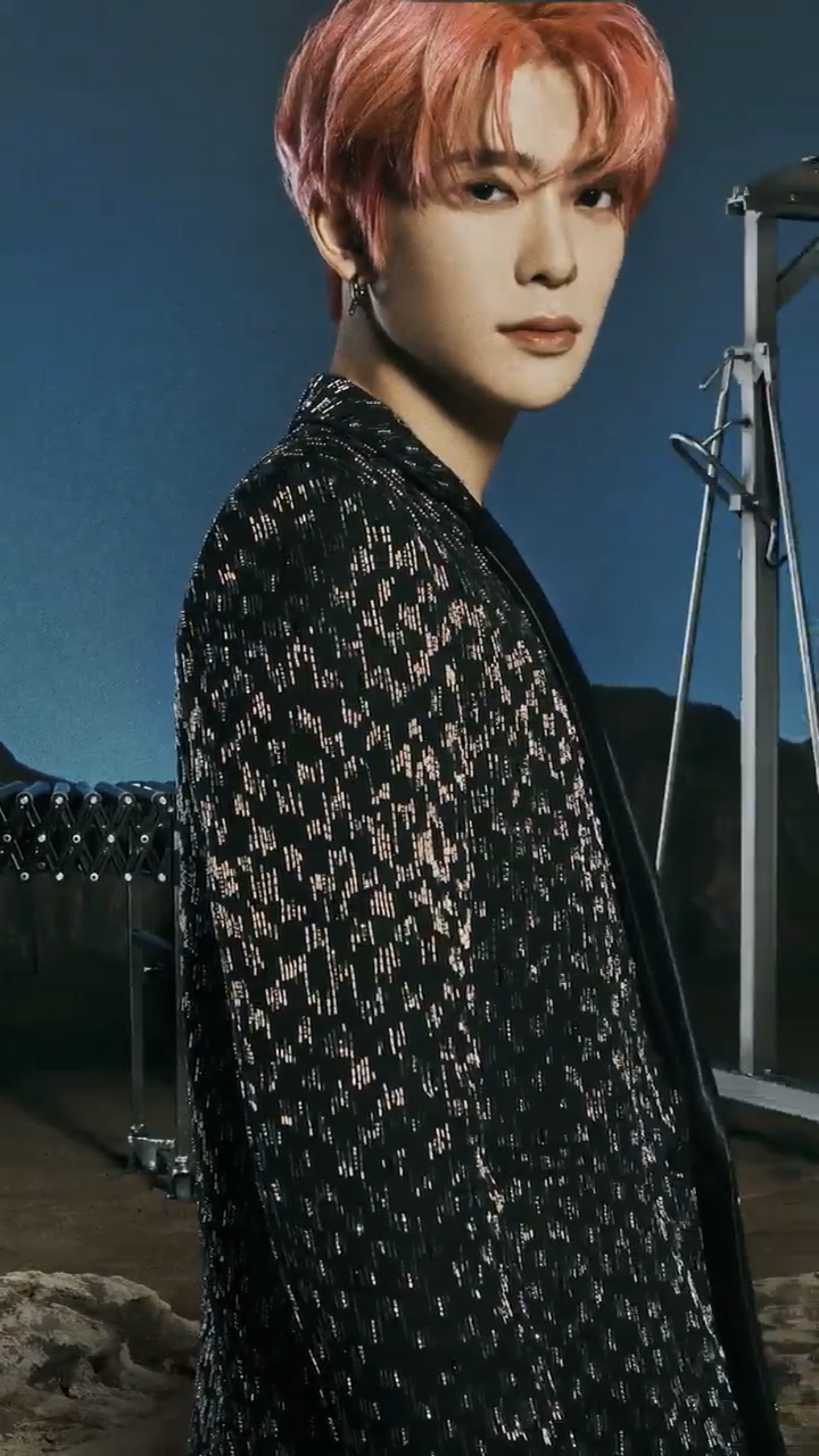 진심 옆으로 서있어서 정면으로 봤을때 옷이 이런줄 몰랐지.. | 인스티즈