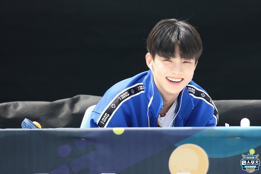 더보이즈 큐 둘 중에 뭐가 더 최근에 찍은 사진일까 | 인스티즈