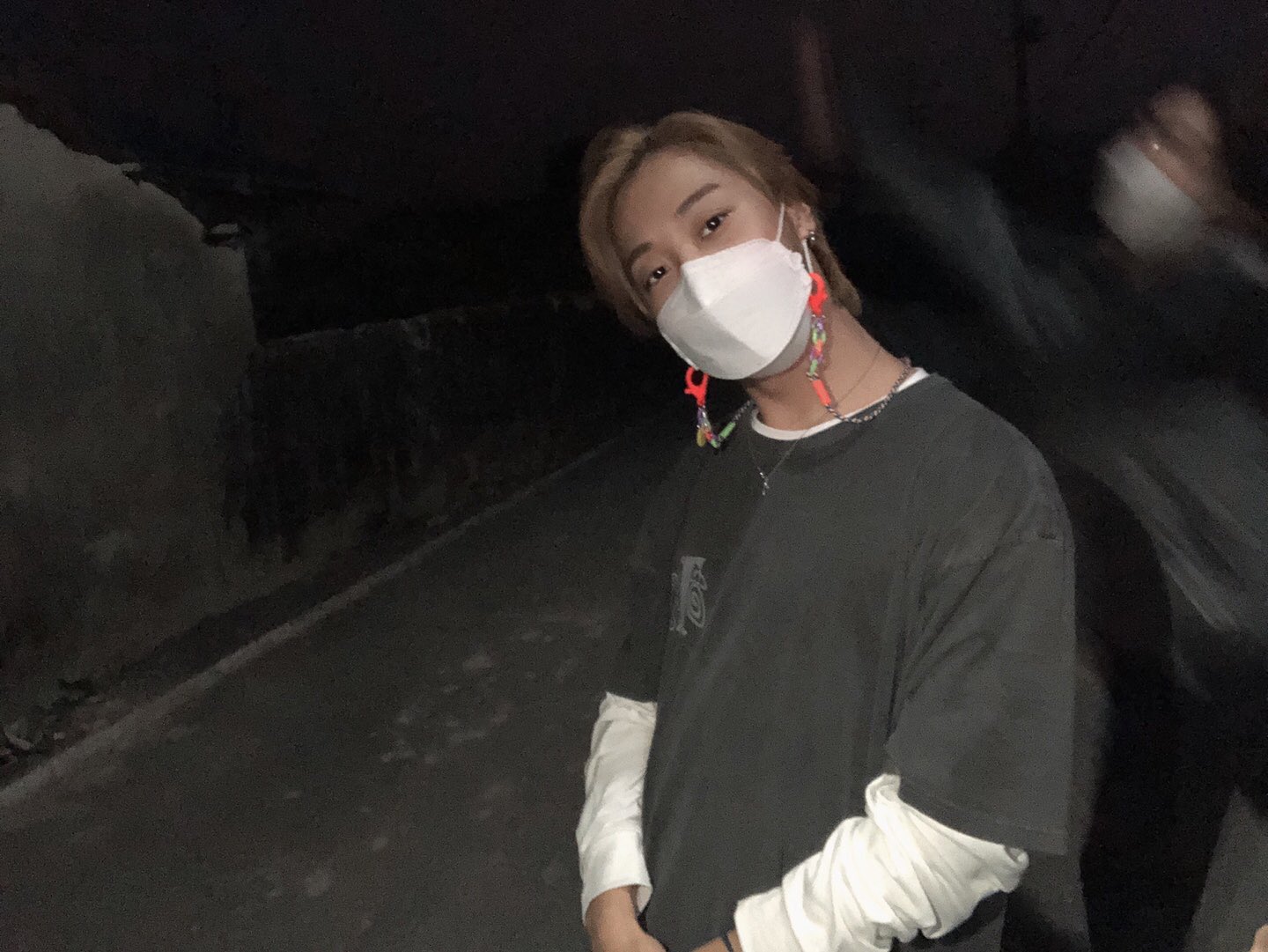 이럴거면 걍 같이 찍으라고 왜 서로의 사진에 심령사진처럼 나오는데ㅋㅋㅋㅋㅋㅋㅋㅋㅋㅋㅋㅋ | 인스티즈