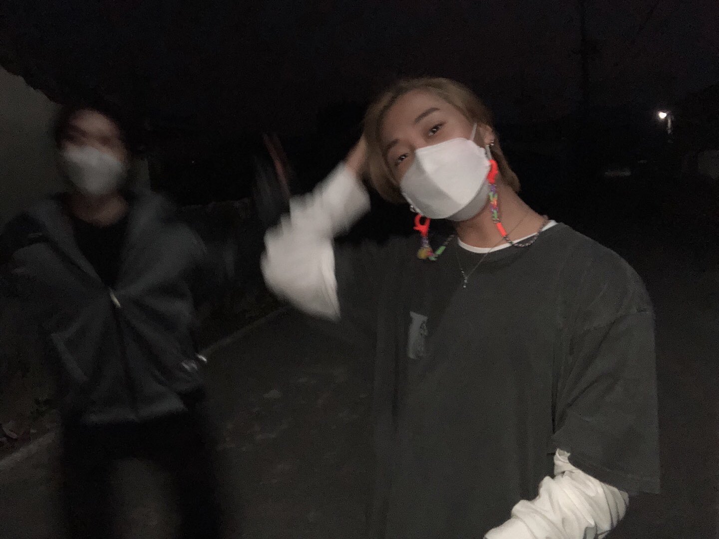 이럴거면 걍 같이 찍으라고 왜 서로의 사진에 심령사진처럼 나오는데ㅋㅋㅋㅋㅋㅋㅋㅋㅋㅋㅋㅋ | 인스티즈