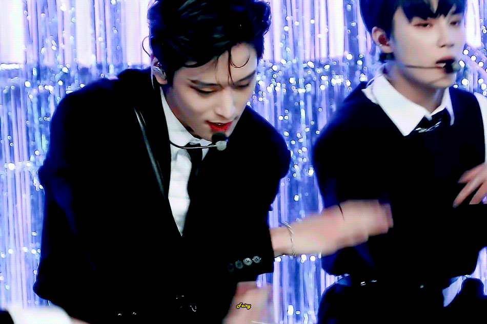 더보이즈 주연 표정 쓰는 것봐.. | 인스티즈