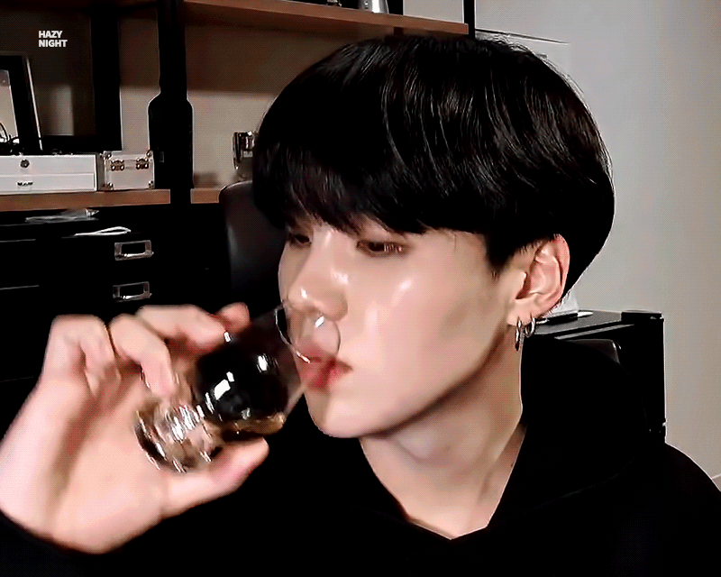 [잡담] 야 방탄팬들아 이거 둘 중에 하나만 골라봐 죽어도 한개만 골라야함 | 인스티즈