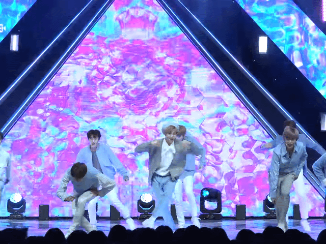 윈윈이가 무대에서 엔시티드림 안무로 바꿔서 무대하는거 너무 귀엽다🐥 | 인스티즈