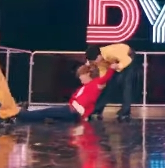 롤러장 주름 잡고 다닐 것 같이 생긴 방탄 뷔는 | 인스티즈