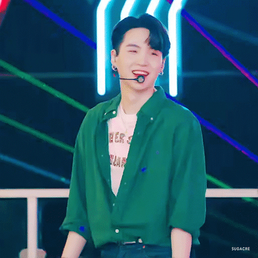 방탄 슈가 뷔랑 제이홉 롤러 타는거 보고 웃는거봨ㅋㅋㅋㅋㅋㅋㅋㅋㅋㅋㅋㅋㅋ | 인스티즈