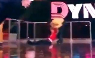 방탄 뷔 넘어졌어(저화질주의) | 인스티즈