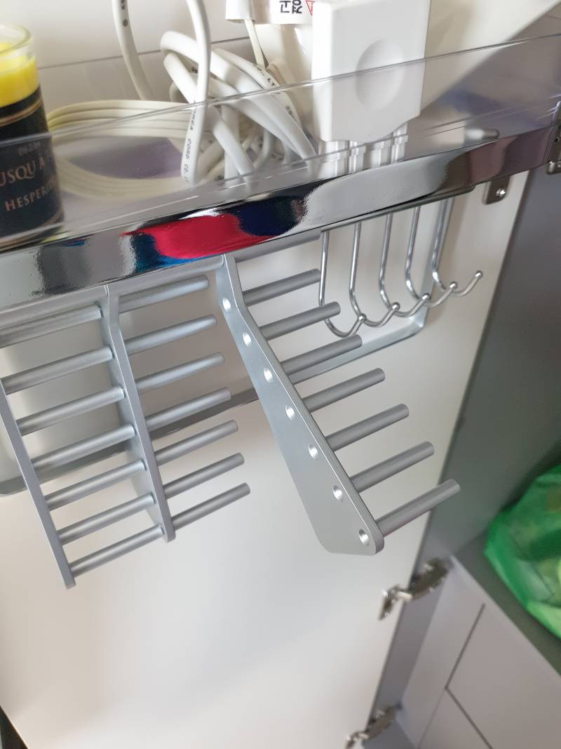 옷장에 이거 뭐야? | 인스티즈