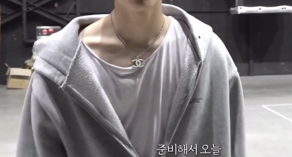 본진 쇄골미남 알려줘 | 인스티즈