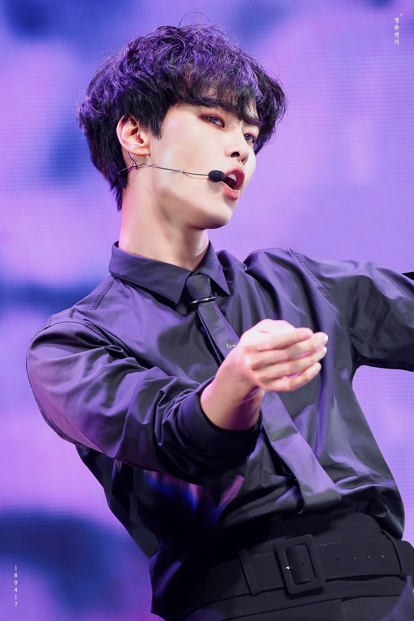 군대에서 팬들한테 받은 편지 우표 모아서 액자 만든 아이돌 | 인스티즈