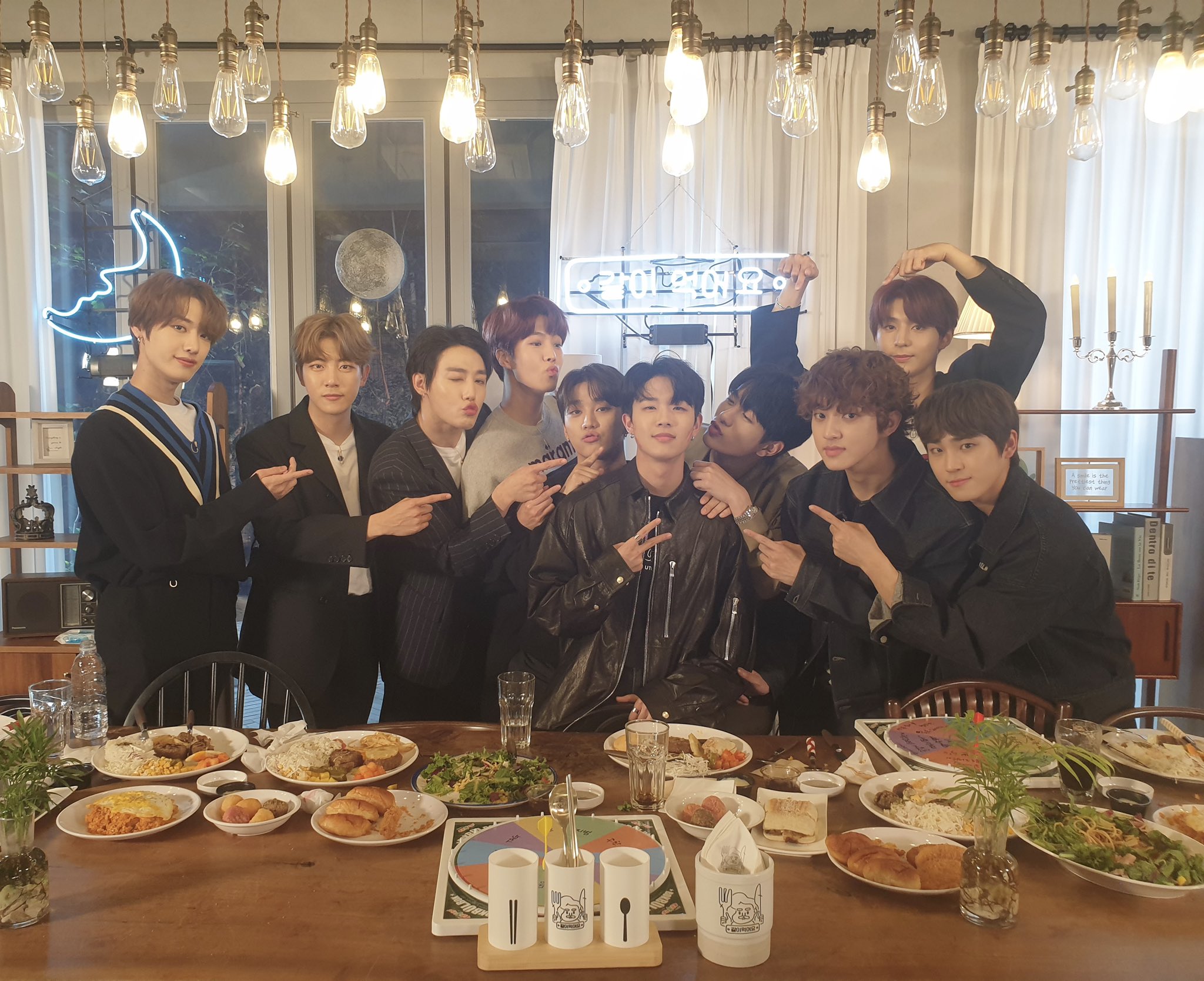 골차 아덜 양옆에 뽀뽀자국 찍은 애들ㅋㅋㅋㅋㅋㅋㅋ | 인스티즈