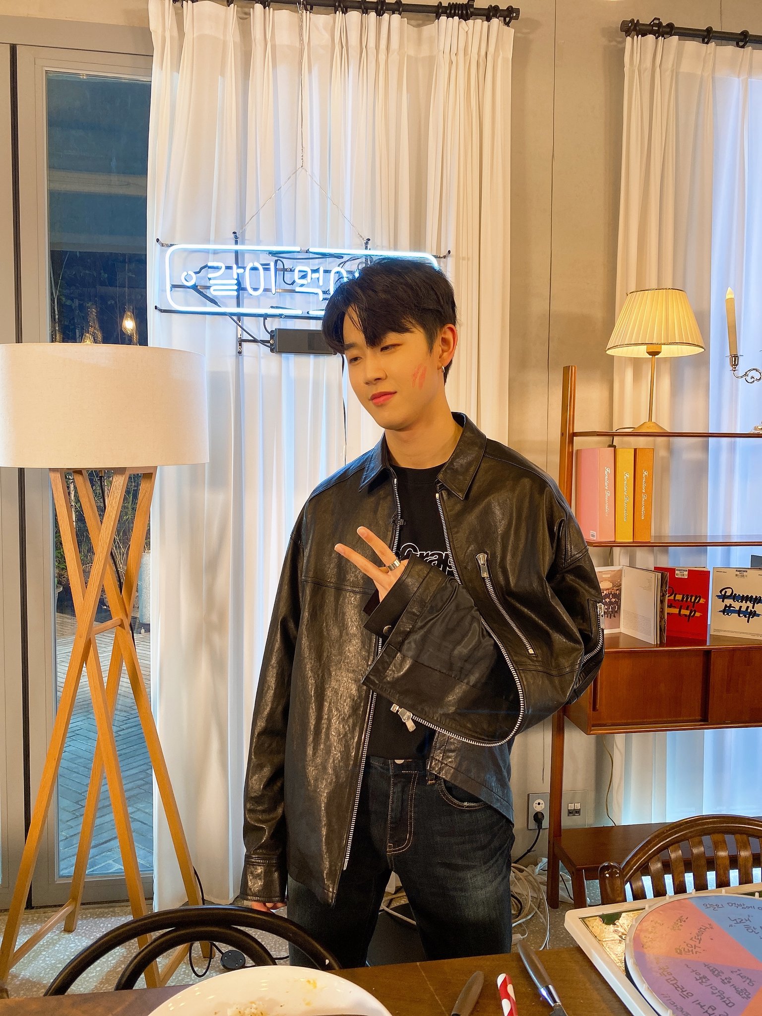 골차 진짜 오늘 브이앱 무슨일인데요.. | 인스티즈