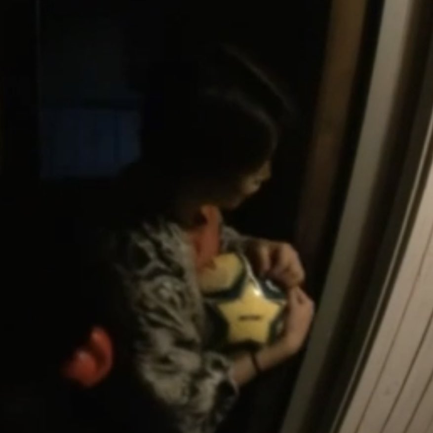 방탄 지민 술 취해서 축구공 세상 소중하게 들고있는거 너무 웃김ㅜㅜㅜㅠ | 인스티즈