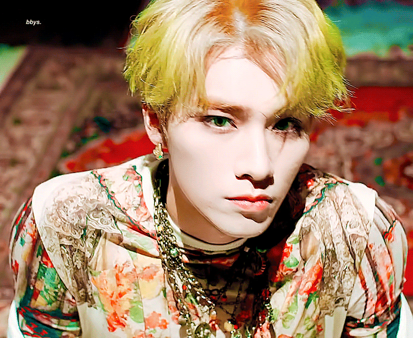 샤오쥔 저 머리 완전 못생겨지는 금발 아님? | 인스티즈