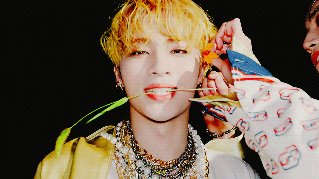 샤오쥔 저 머리 완전 못생겨지는 금발 아님? | 인스티즈