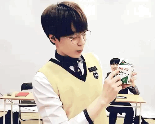 서공예 만년 실기고사 1등의 교복 브이앱이라니... | 인스티즈