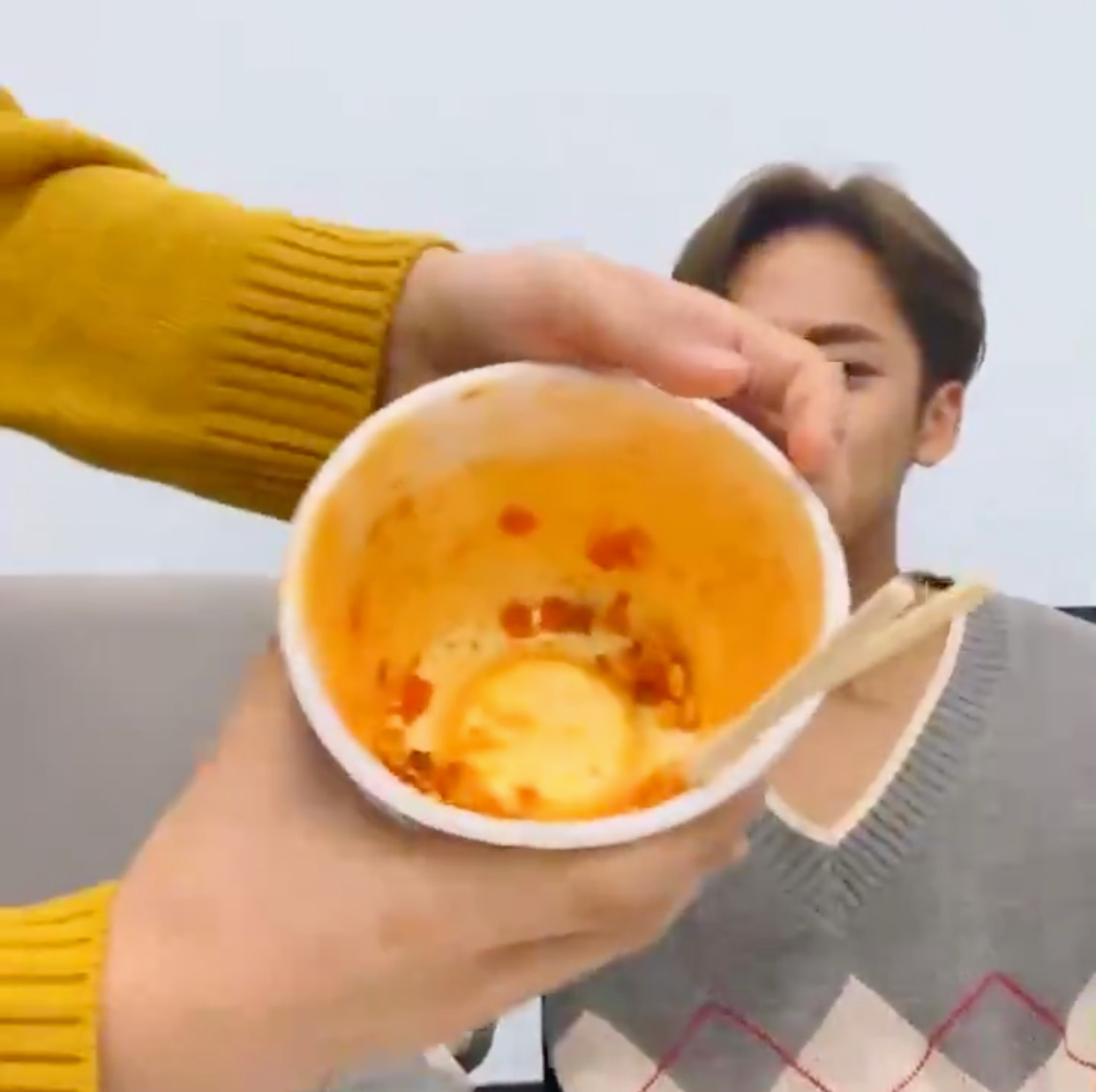 🐶:내놔 내꺼라고!!! 너 8살이야? 너 8살이냐고! | 인스티즈